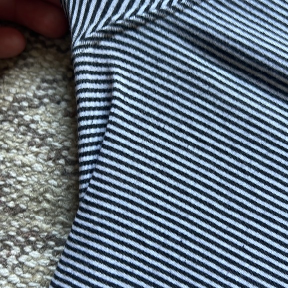 Soft scoopneck striped Lululemon short sleeve - Picture 6 of 6